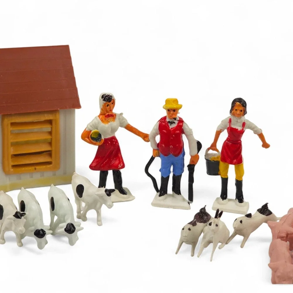Vintage Style Plastic Hut Farm Toy Accoutrements Boxed & Animal Figures Lot Rare